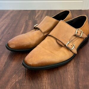 Men’s La Milano Caramel Color Dress Shoe.